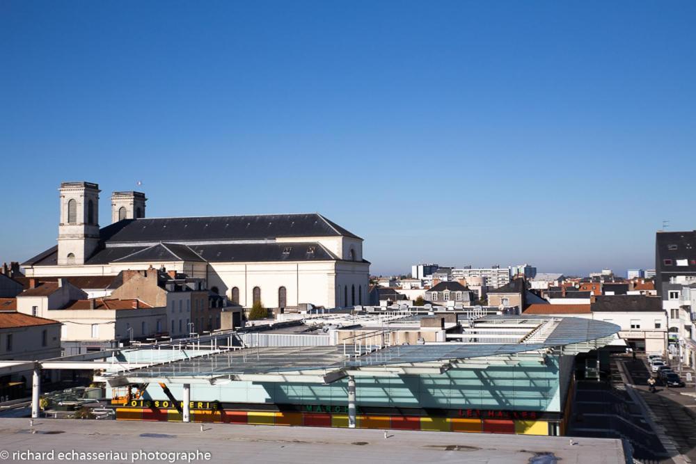 Hôtel de la Vendée La Roche-sur-Yon Exterior foto